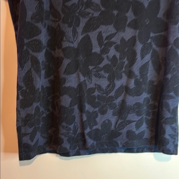 Old Navy Blue and Black Short Sleeve Tee with Geometric Pattern - Picture 8 of 12